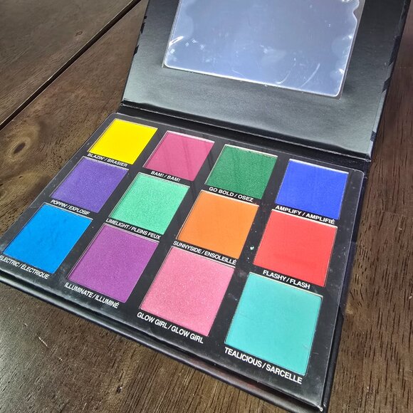 Black Radiance Shadow Palette Make it Black Limited Edition - Picture 2 of 3